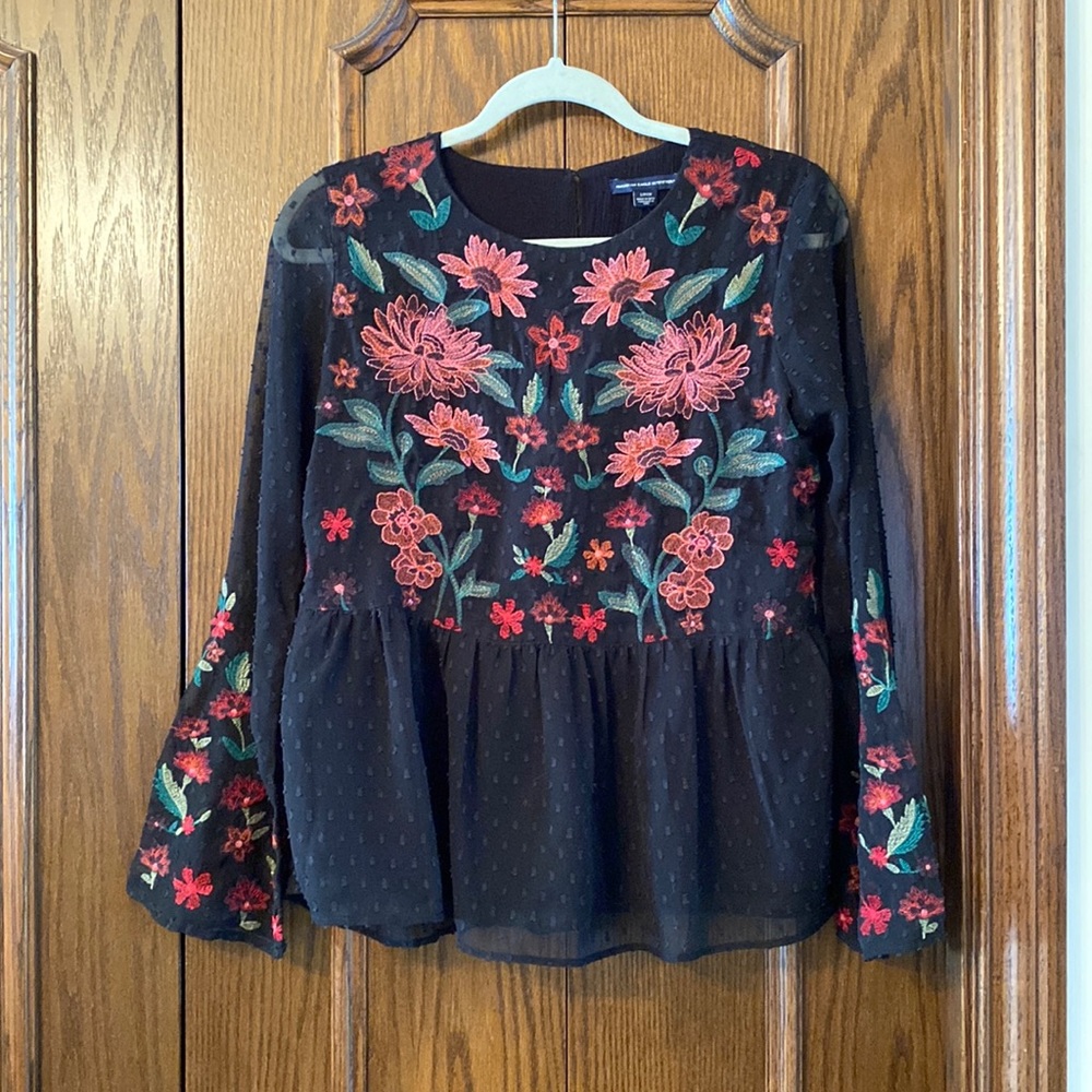 Gorgeous embroidered shirt by American Eagle size S
